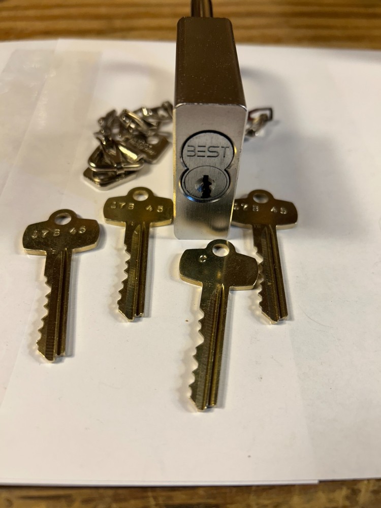 1-American Lock 3261 padlock keyed