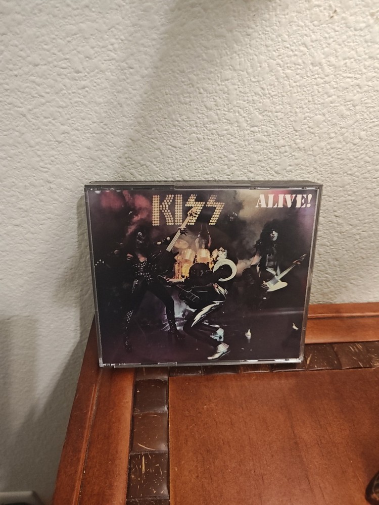 KISS - ALIVE! 1975 - 2 Disc Set w/Insert, Casablanca Records, Simmons, Stanley
