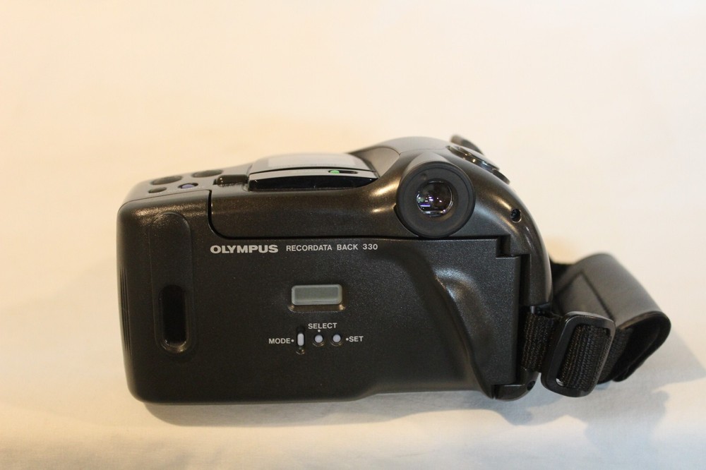 OLYMPUS Infinity SuperZoom 330 - 35mm 38-105mm camera - UNTESTED with case