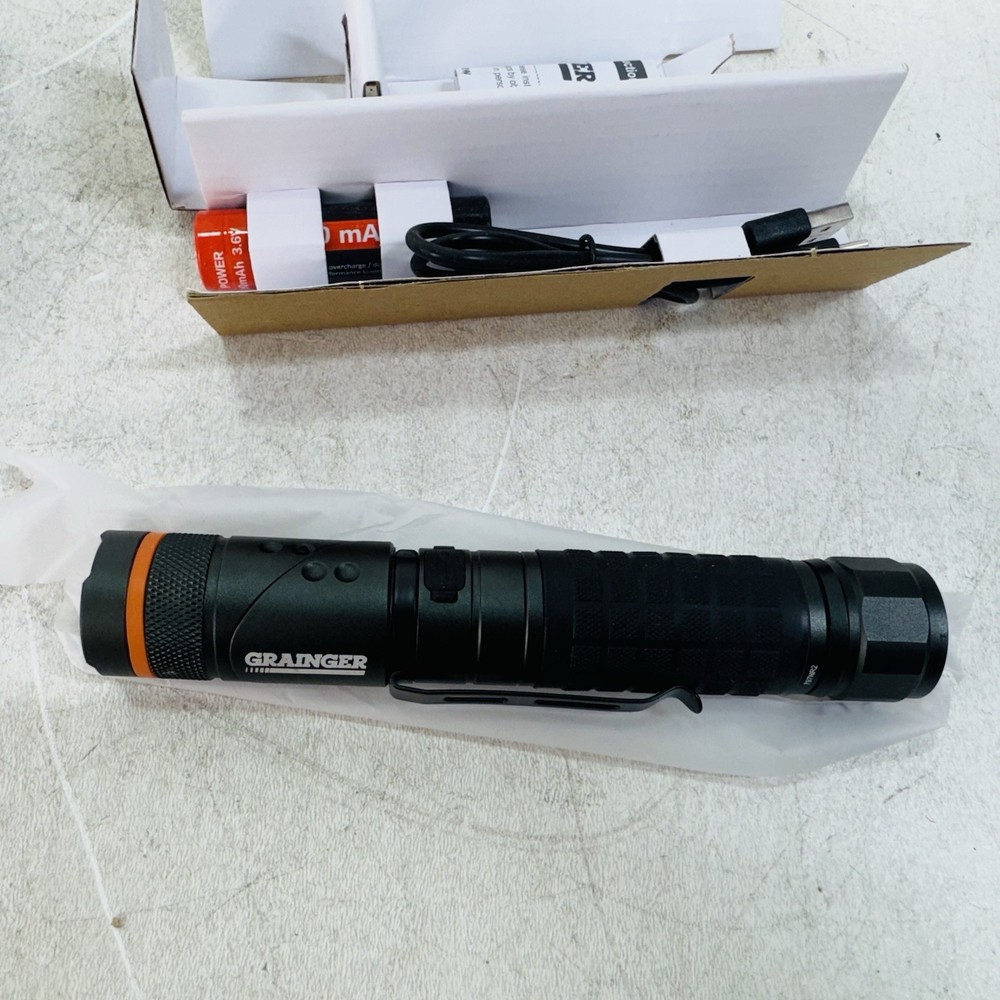 GRAINGER 797NR2 Handheld Flashlights,LED,900lm 797NR2
