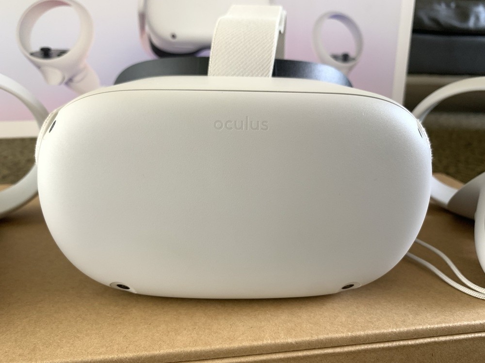 OCULUS QUEST 2 VR HEADSET 64GB **MINT CONDITION**