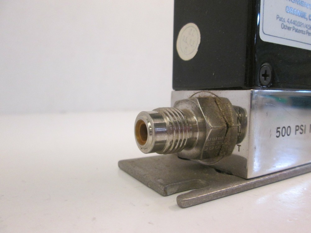 Unit UFC-1100 Mass Flow Controller, HCL, 500 SCCM