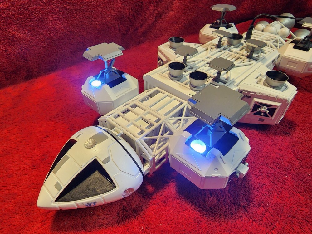 Space: 1999 Eagle 2 Lit Model With Complete Lab Interior, SOUND EFFECTS!!!!!!!!