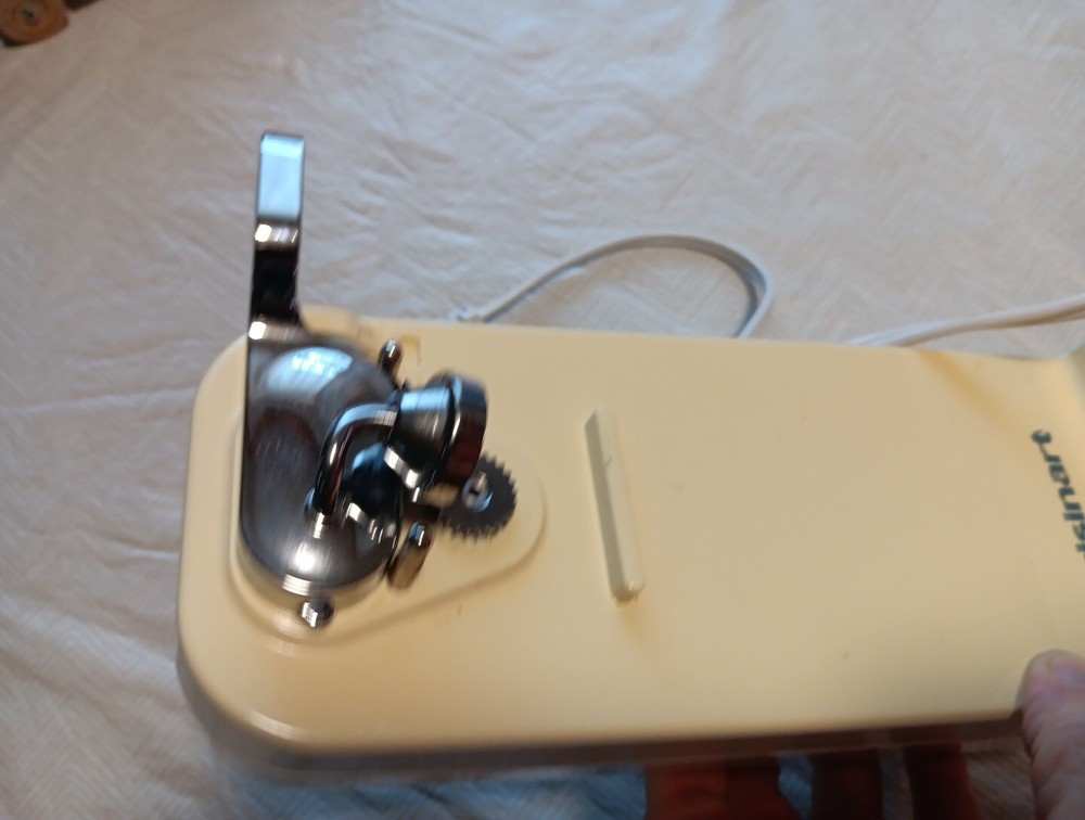 Cuisinart Deluxe Can Opener, White