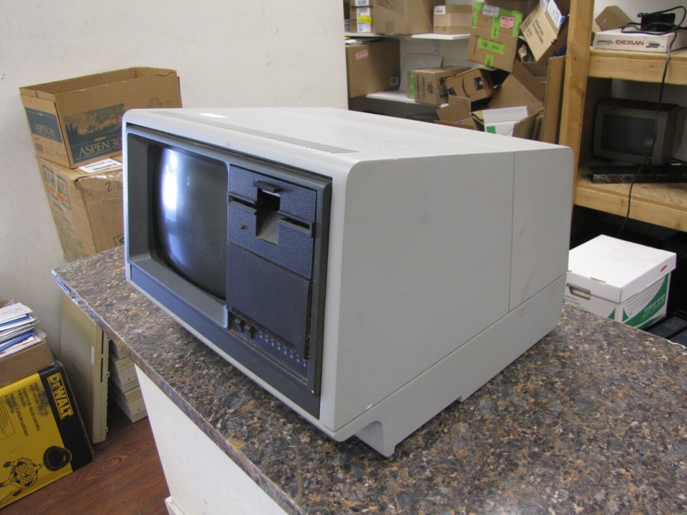 Rare Vintage EXCELAN Nutcracker Desktop Computer System Model 1000 - Powers On