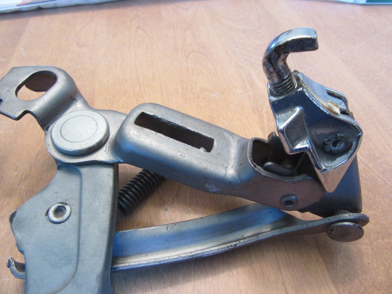 1971 -1976 GM A body convertible latches full size cars