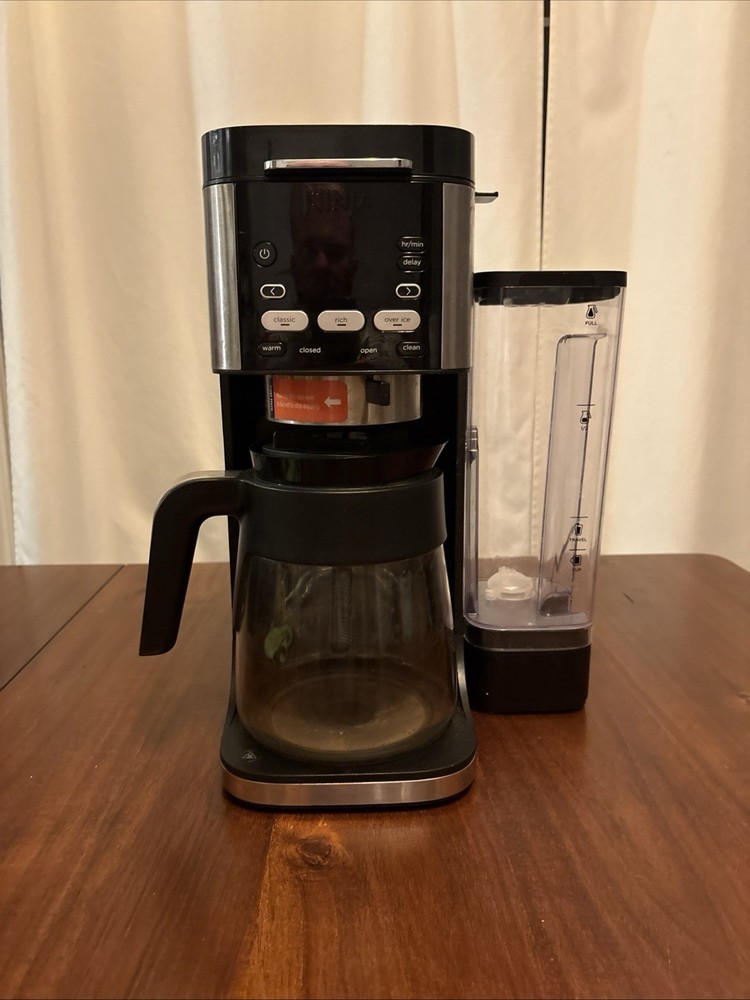 Excellent Condition. Ninja  Drip Coffee Maker Brew Hot & Iced Coffee Machine. Yf