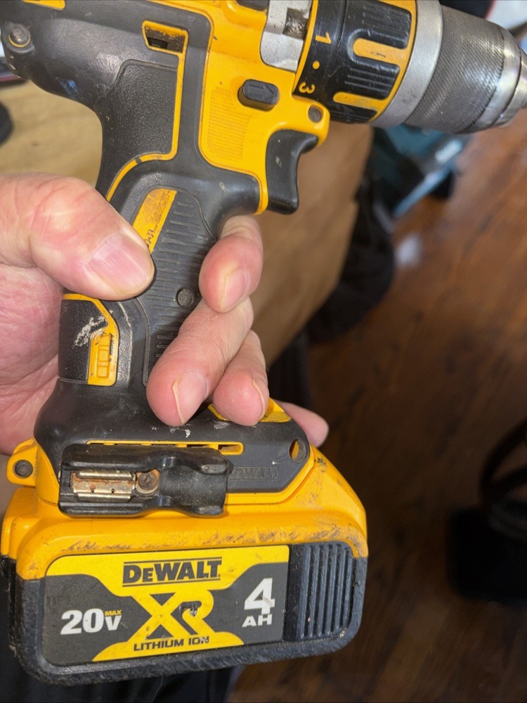 DEWALT DCD795 20V Hammer Drill Tool W/ 4.0 Battery