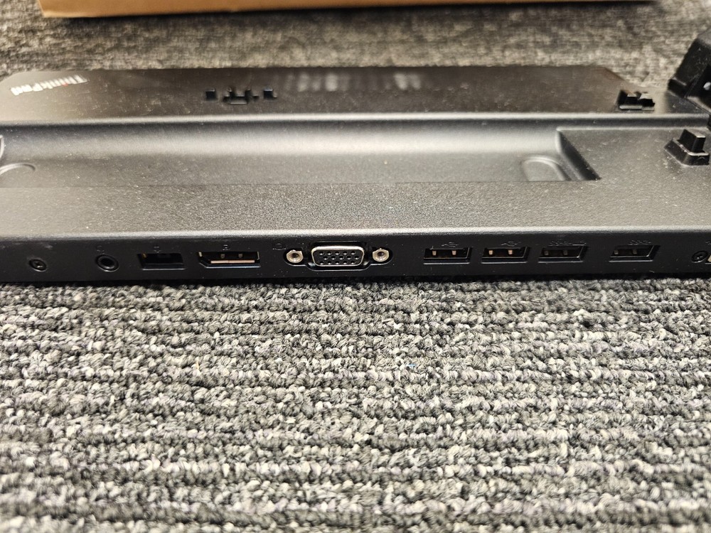 Lenovo 40AG0090US ThinkPad Basic 90W Docking Station Black
