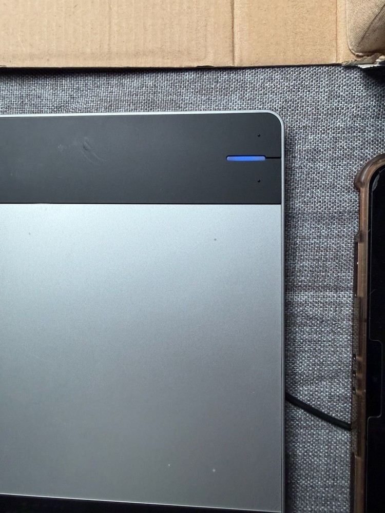 Wacom Intuos Pen & Touch Small Graphics Tablet CTH-480