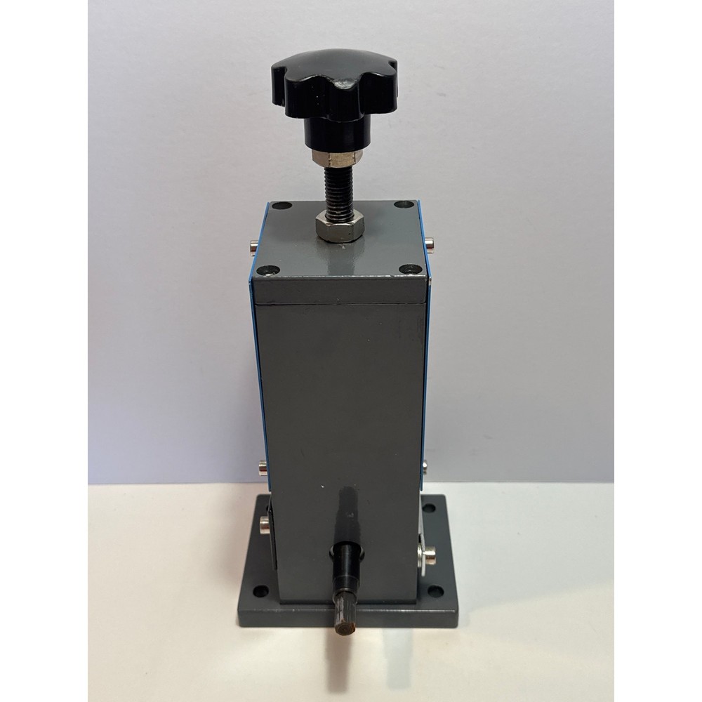 Senduo Manual Wire Stripper Machine