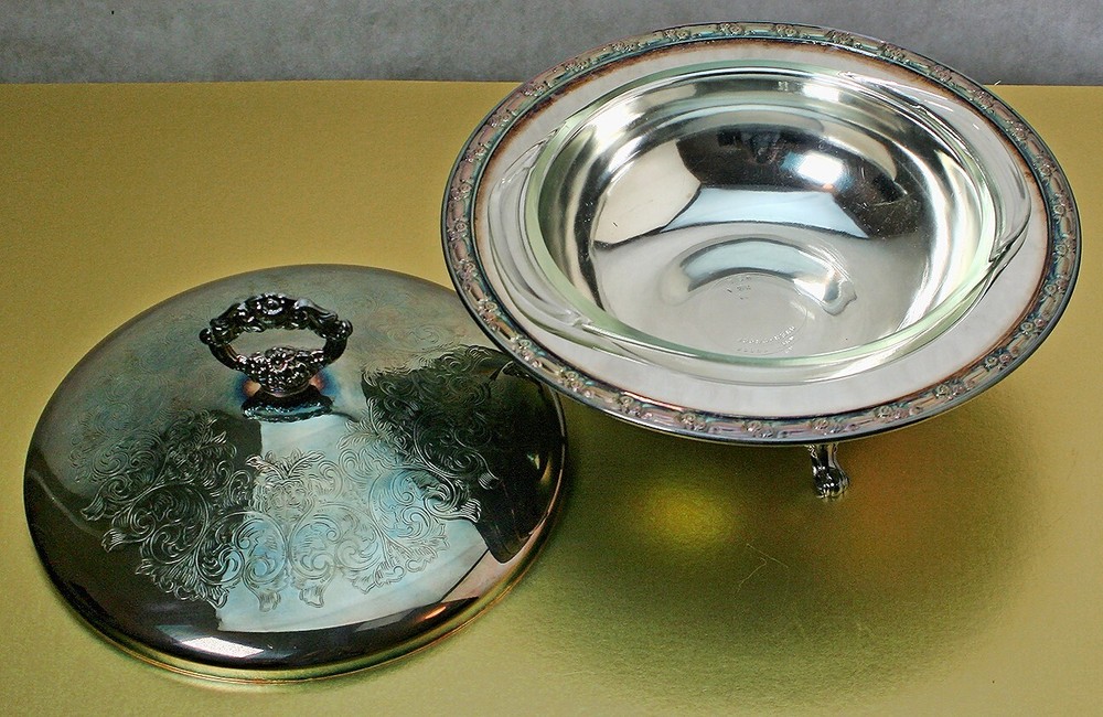 Oneida Silver Plated 3-Footed Round Serving Dish with Engraved Lid