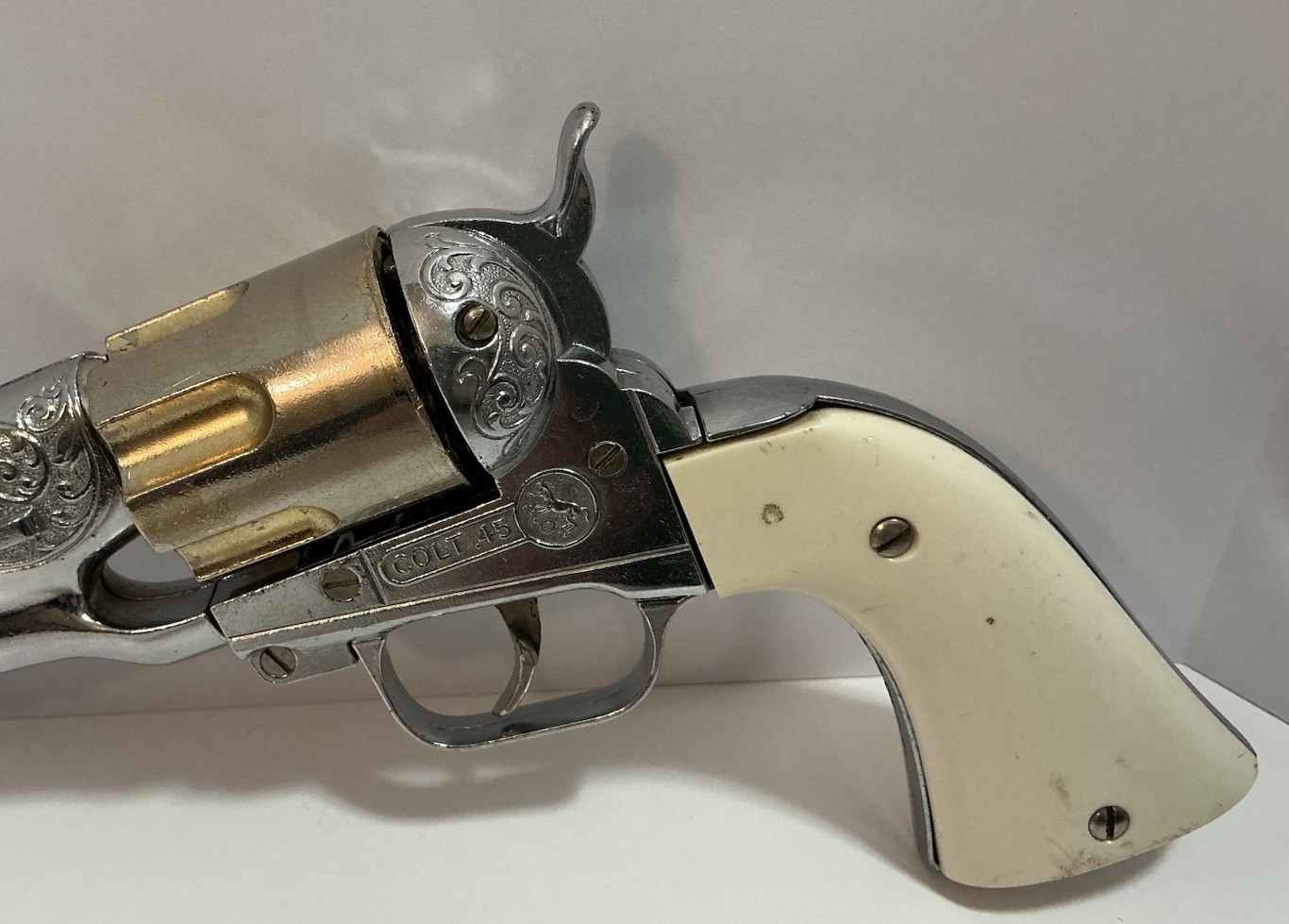 VINTAGE HUBLEY COLT 45 CAP GUN W/ 6 ORIGINAL BULLETS & 4 BOXES OF STALLION CAPS