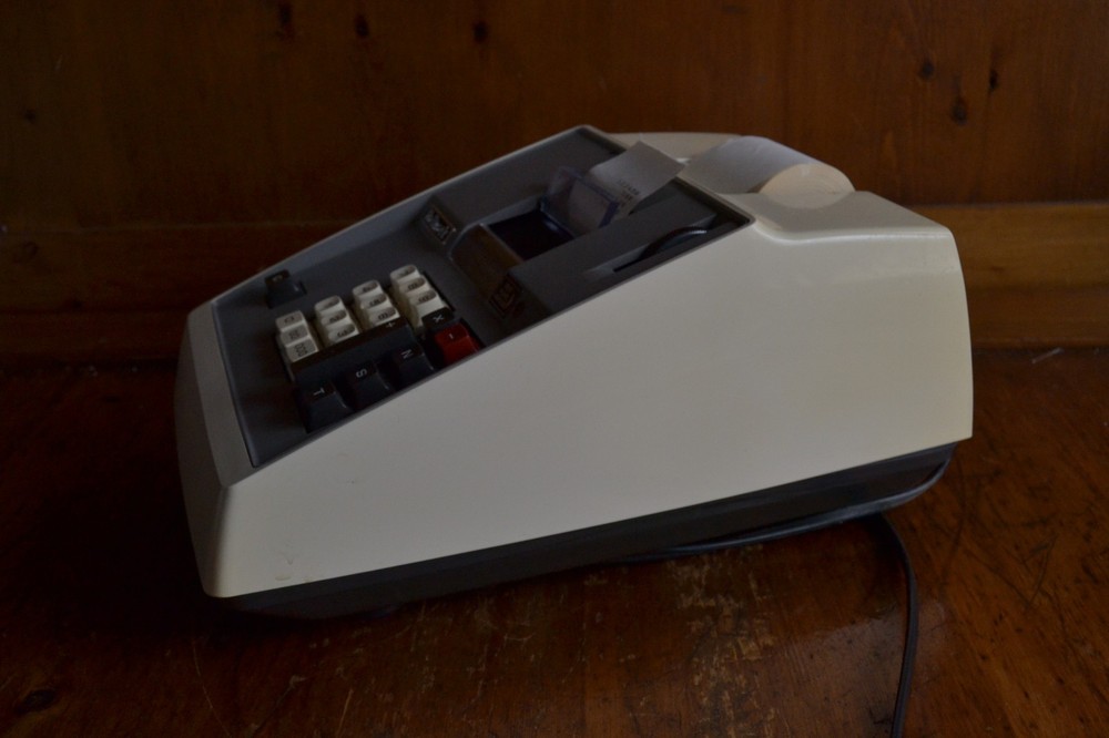 Vintage Tokyo Hallmark Model AM-893 Adding Machine Calculator