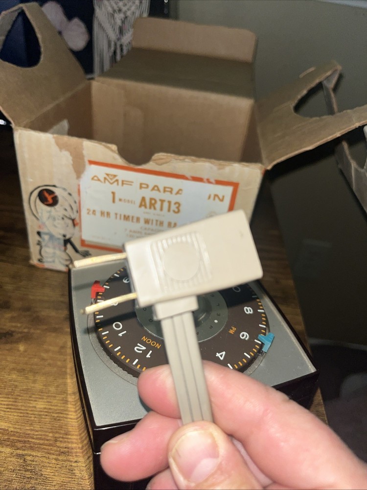 AMF PARAGON 24 HOUR TIMER MODEL ART13-0 W/ RANDOM OFF SWITCH