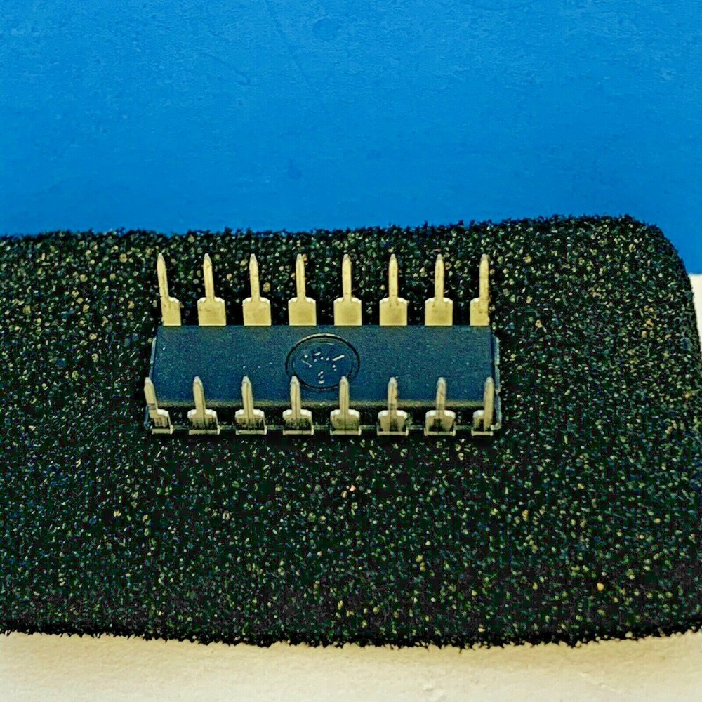 PHILIPS CDM3 INTEGRATED CIRCUIT POWER REGULATOR FOR CD PLAYER PC BOARD