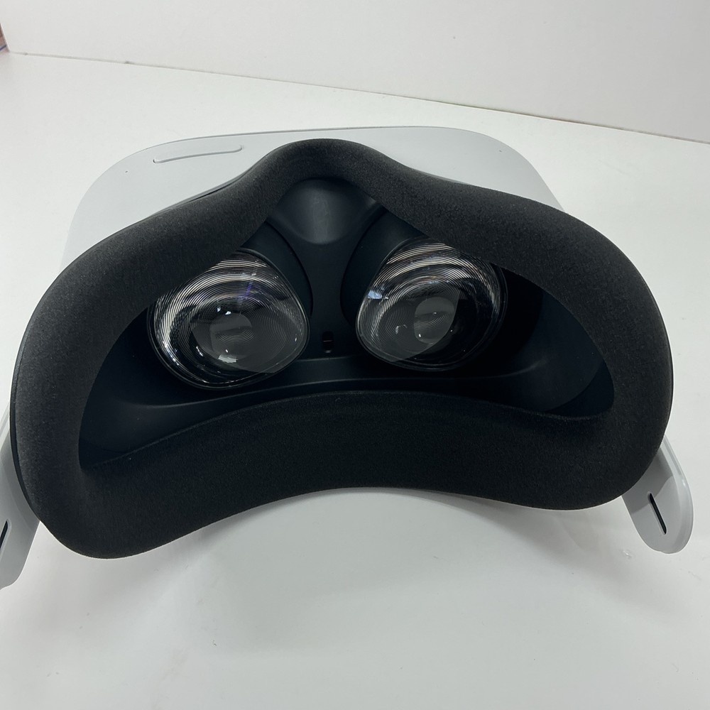 Oculus Quest 2 128GB VR Headset - VR Headset Only Read Description