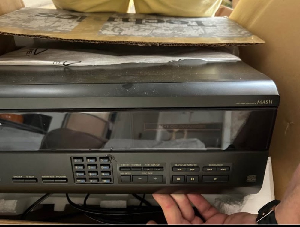 TECHNICS SL-MC4 MASH 60 CD Compact Disc Changer Jukebox w/ Remote & power cable