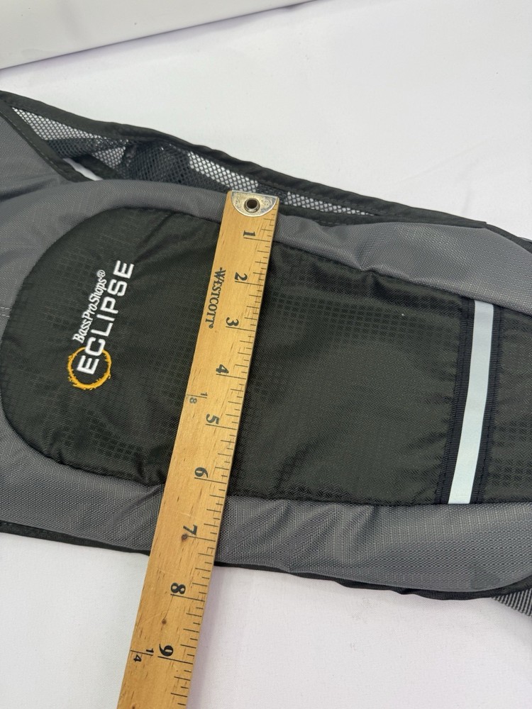 Bass Pro Shops Eclipse 1.5L Hydration Pack Gray New