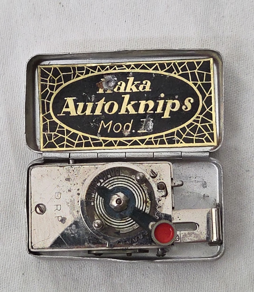 Vtg Haka Autoknips II DRP Self Timer + Case