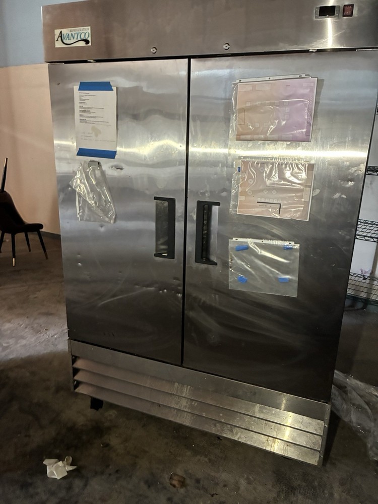 Avantco A-49R-HC 54" Solid Door Reach-In Refrigerator