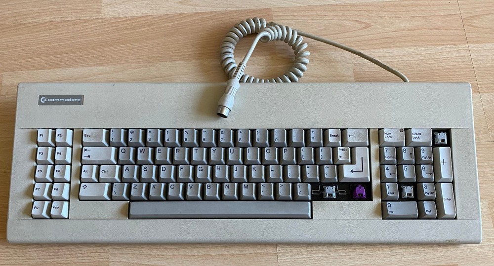 Commodore HI-TEK Keyboard for Commodore PC 631462