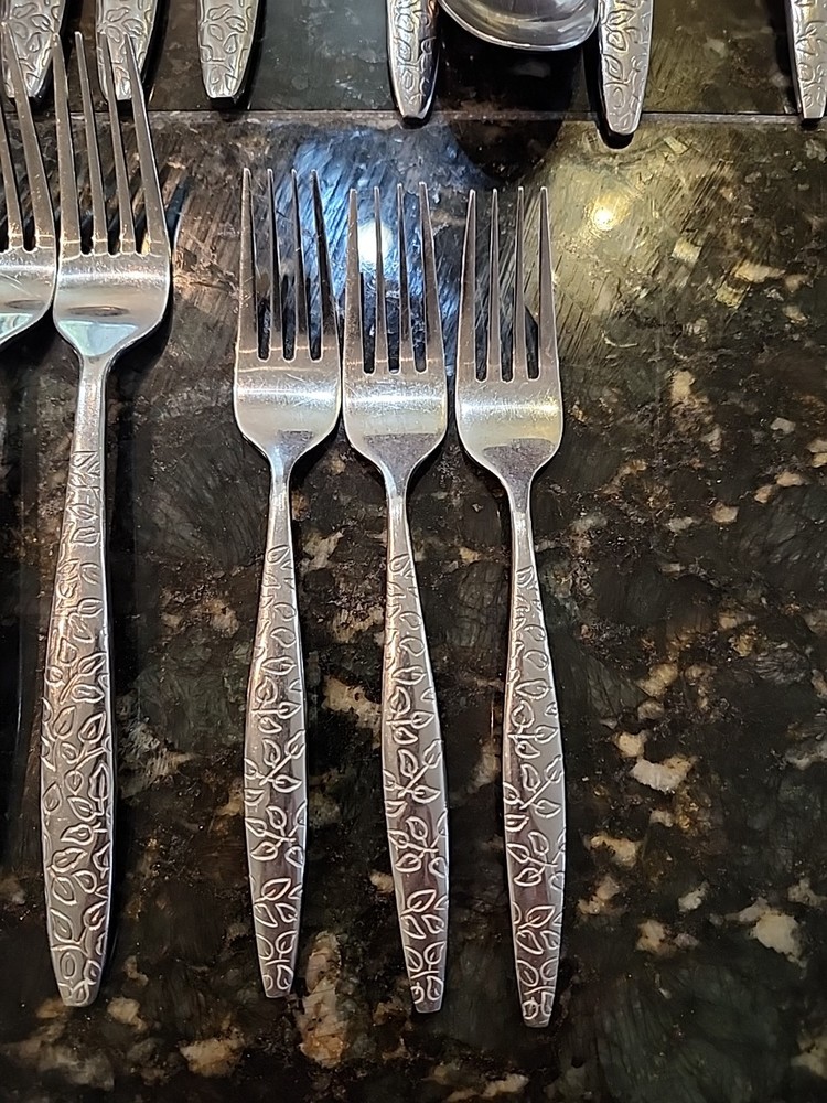 JC PENNY JPF20 Flatware Set Stainless Leaf Pattern 14 Pc.