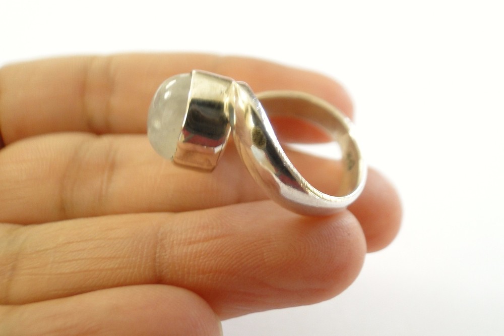 Moonstone Solitaire 925 Sterling Silver Ring Size 6