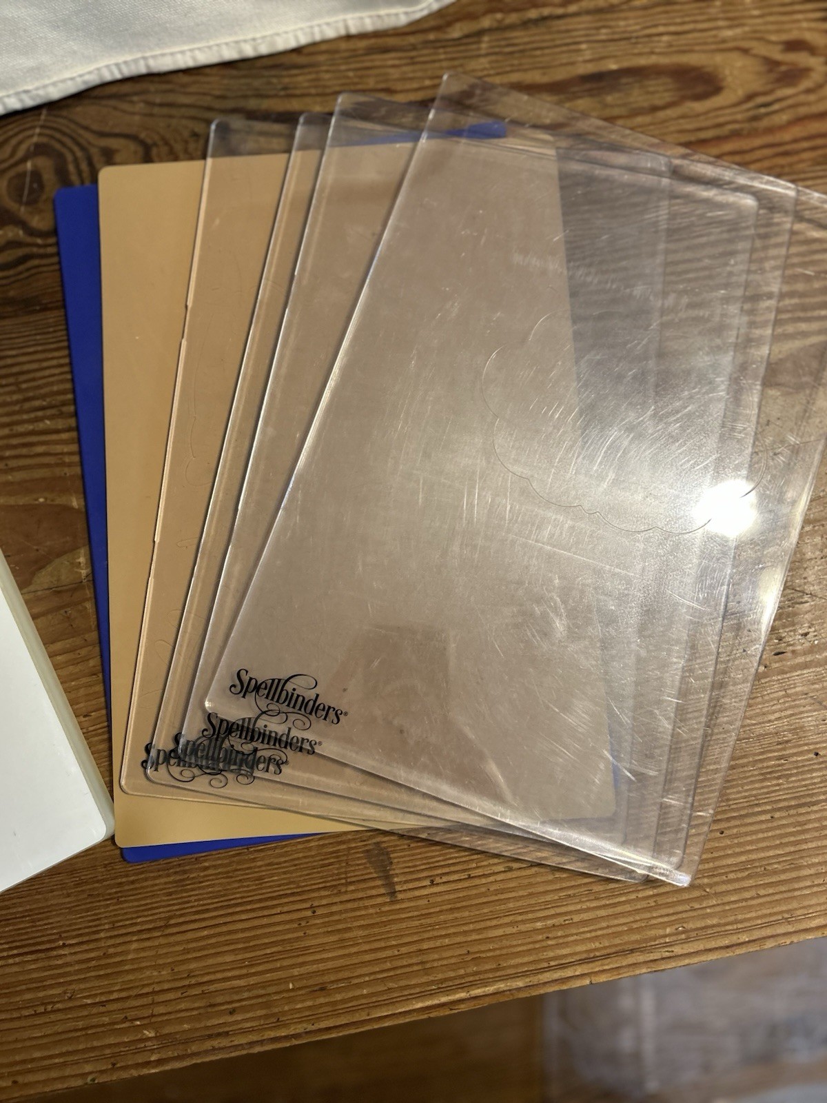 Spellbinders Platinum Fold Up Die Cutting & Embossing Machine ￼