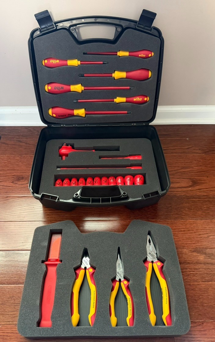 Wiha 31592 24 Piece Insulated Tool Set with case and soft padded foam Metric