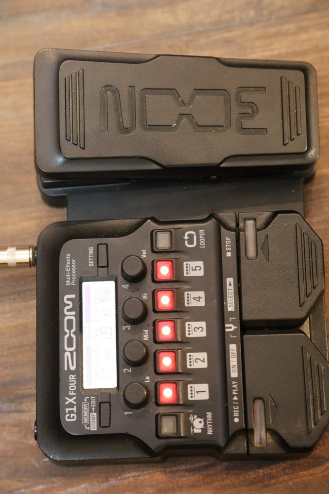 Zoom G1X FOUR Digital Multi-Effects Processor Looper with Expression Pedal