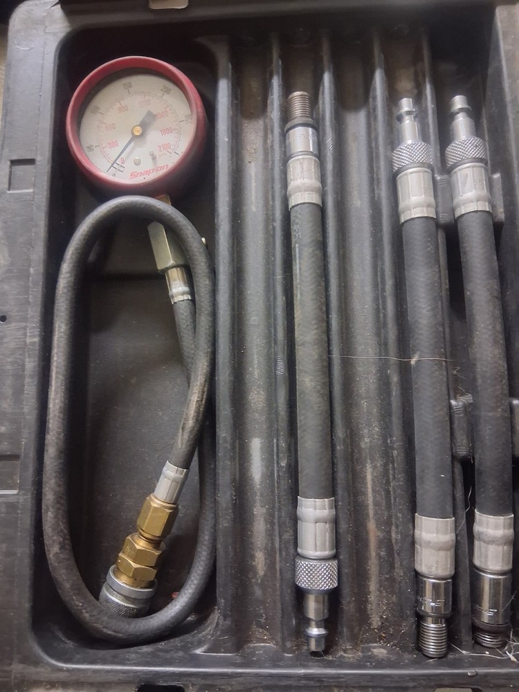 Snap-On Tools EEPV500 Automotive Compression Gauge Test Set