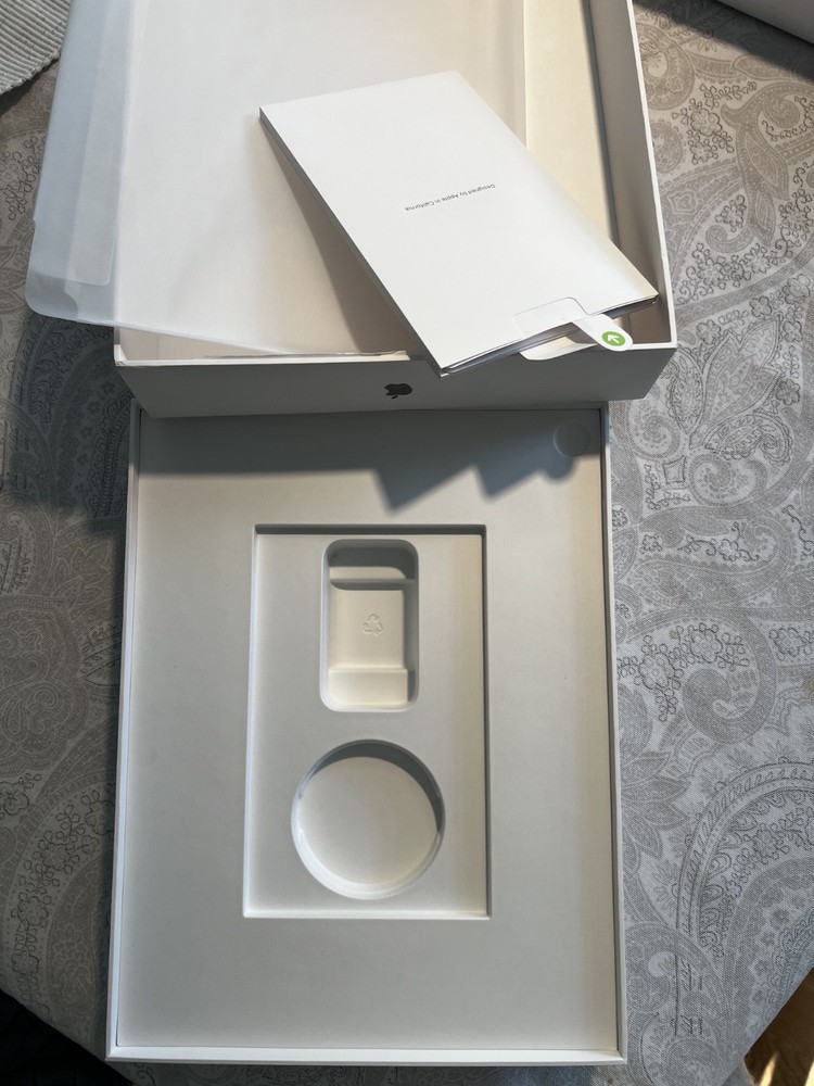 Apple iPad Air 13-Inch 128 GB , EMPTY BOX ONLY