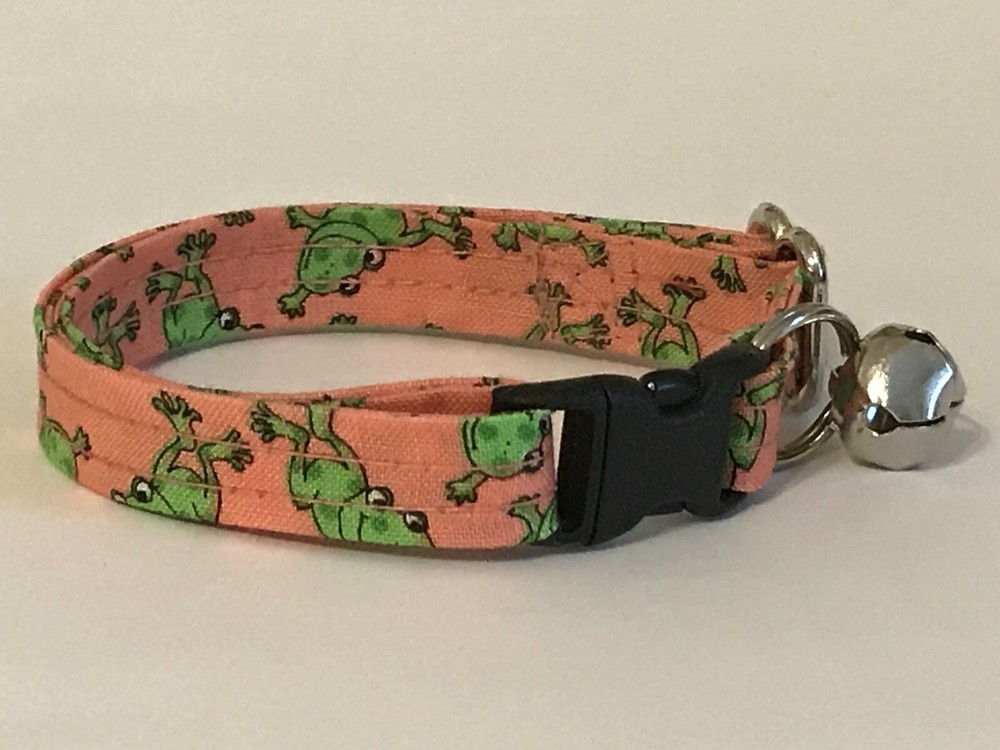 HAPPY HOPPY FROGS PRINT ADJUSTABLE BREAKAWAY CAT  COLLAR
