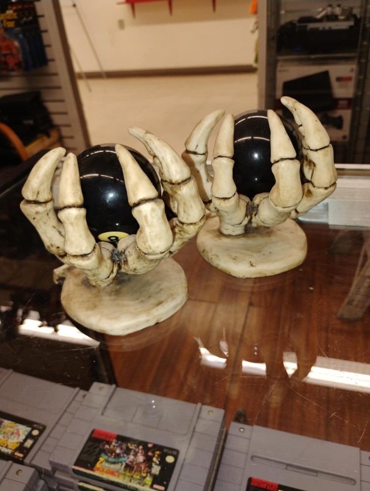 Dead Stroke Claw Cue Ball Holder