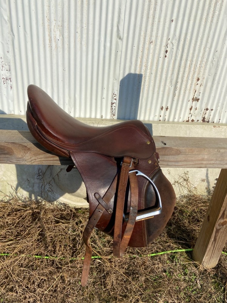 Cortina English Saddle 16”