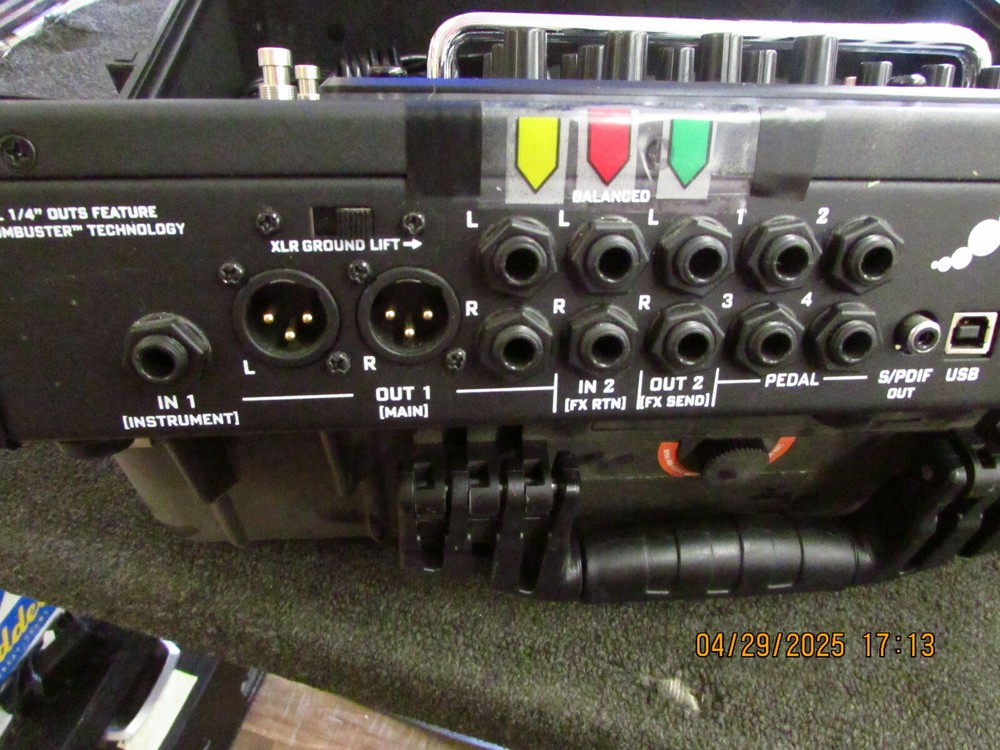 Fractal Audio Systems AX8 Amp Modeler/Multi-FX Processor - Black