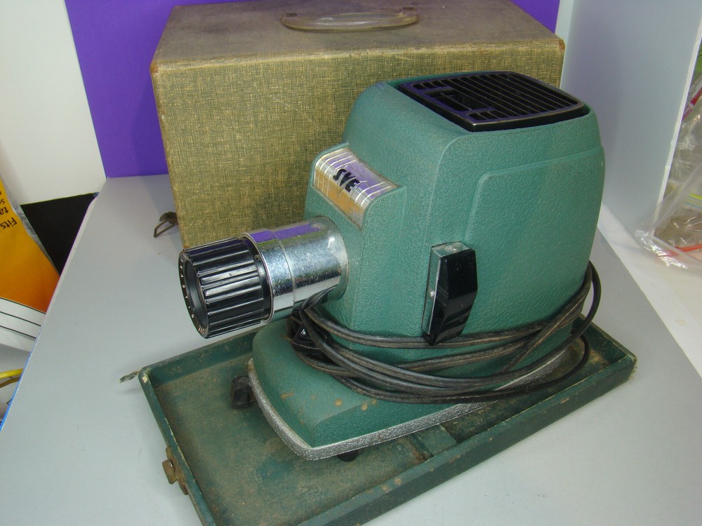 Skyline SVE Model No C  Vintage Projector needs bulb