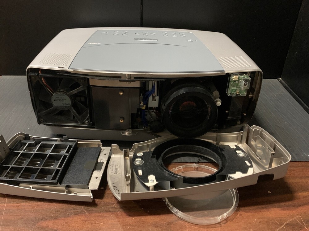 AS IS Infocus LCD Projector LP840 1812 LAMP HOURS