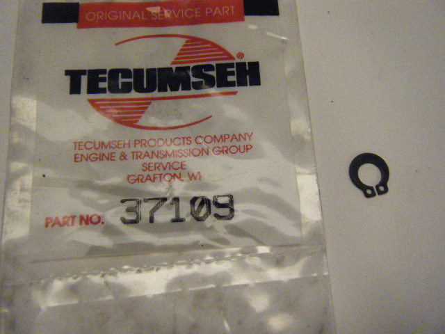 NEW TECUMSEH RETAINING RING    PART NUMBER 37109