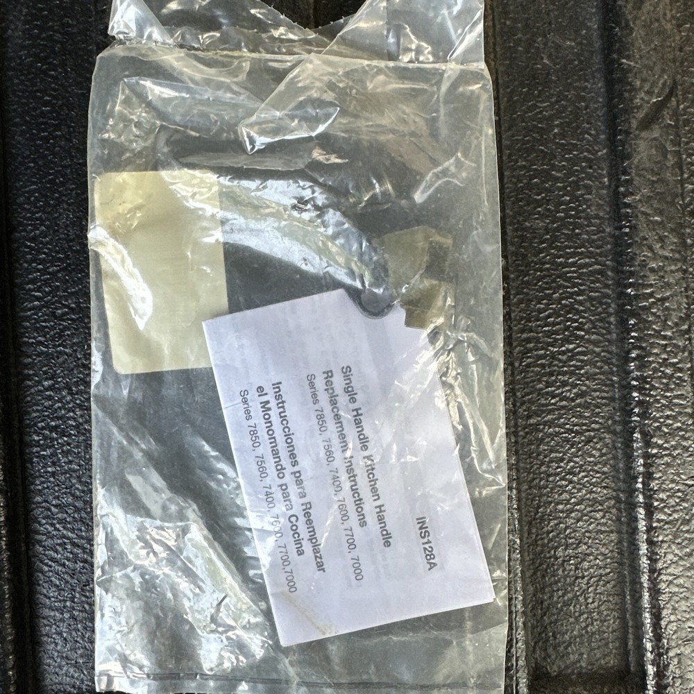 Moen 100429 Kit Single Handle Kitchen Adapter NEW *bin 5