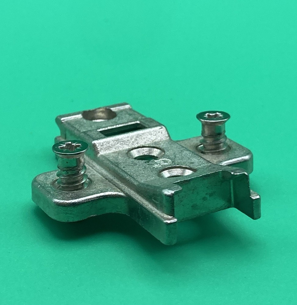 Grass Hinge 1.3mm Clip On Base Plate "46" / Baseplate Mounting Plate