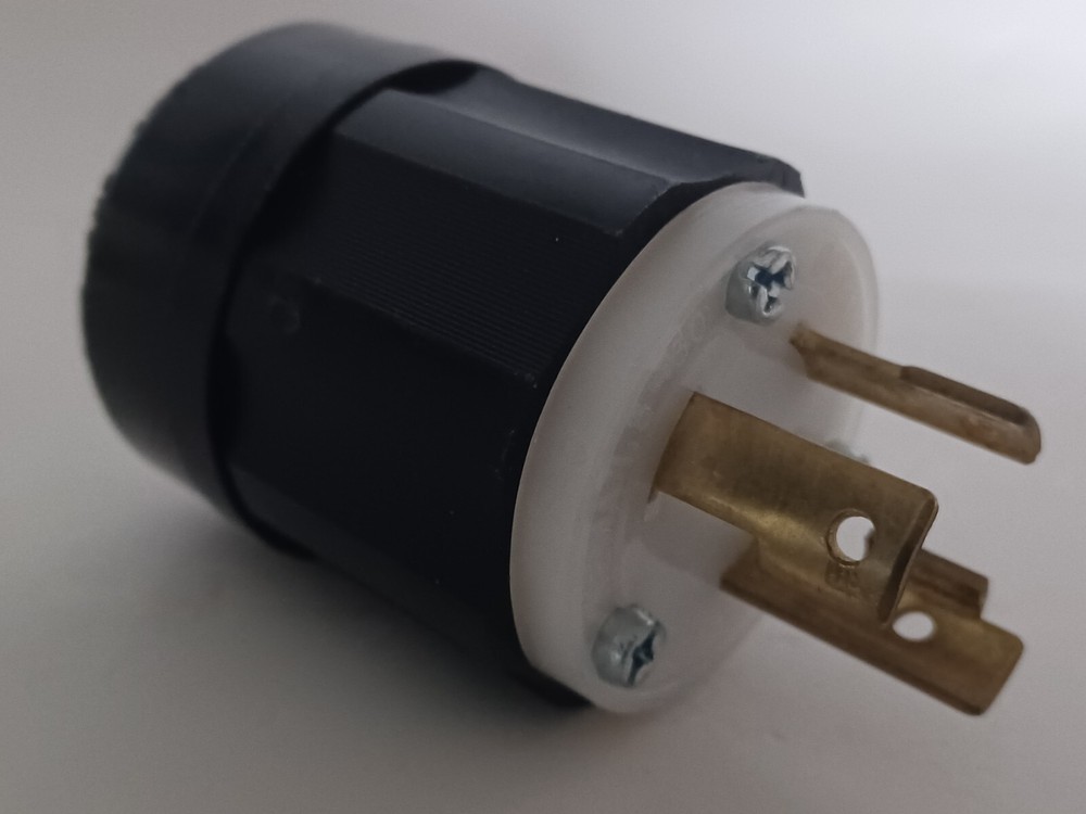 Leviton 2611, 2 Pole 3 Wire Grounding Locking Plug