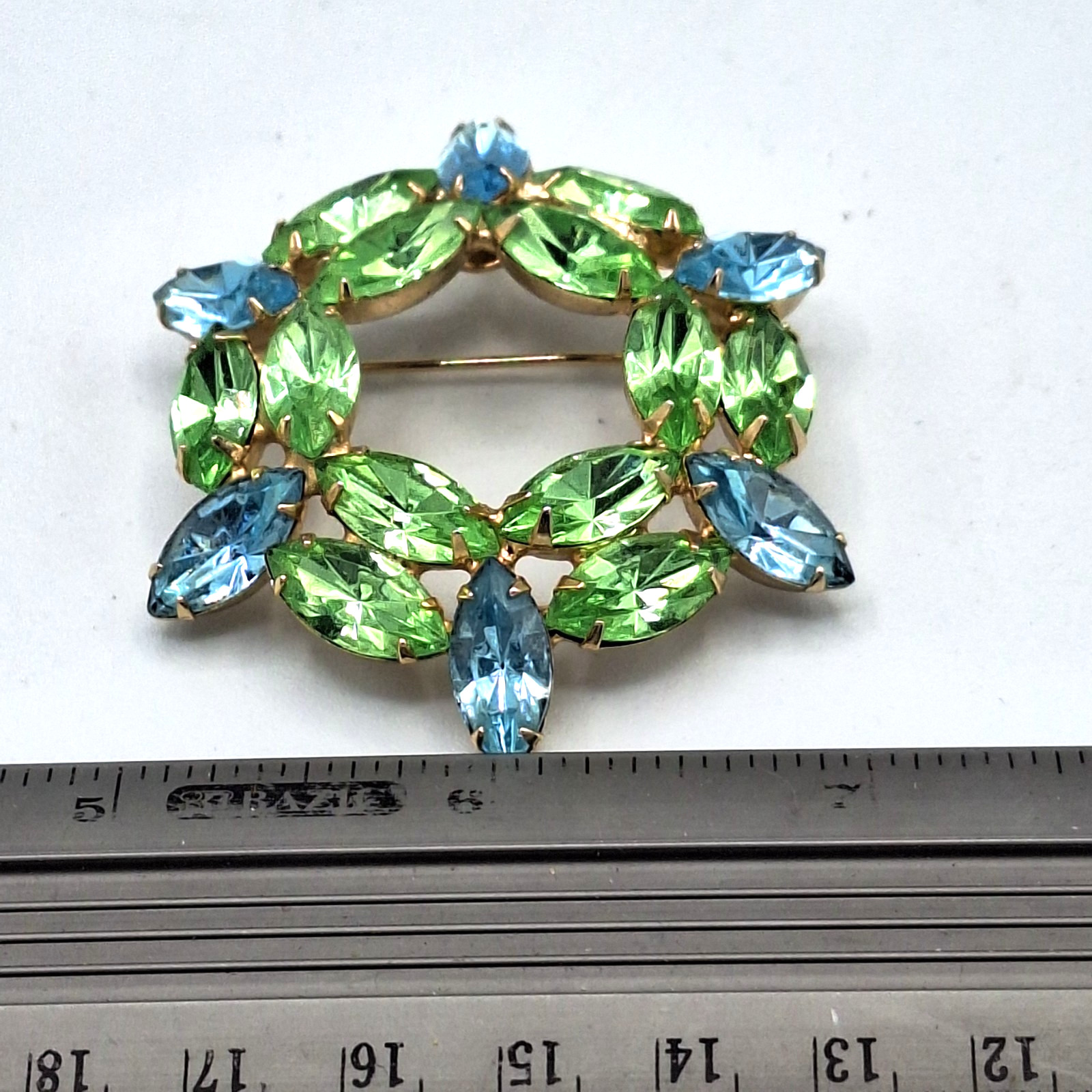 Gold Tone Blue & Green Uranium Glass UV Reactive Brooch Unsigned Wreath 2"