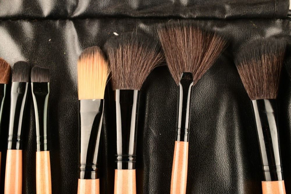 *23 Piece Makeup Brush Set With Black Case