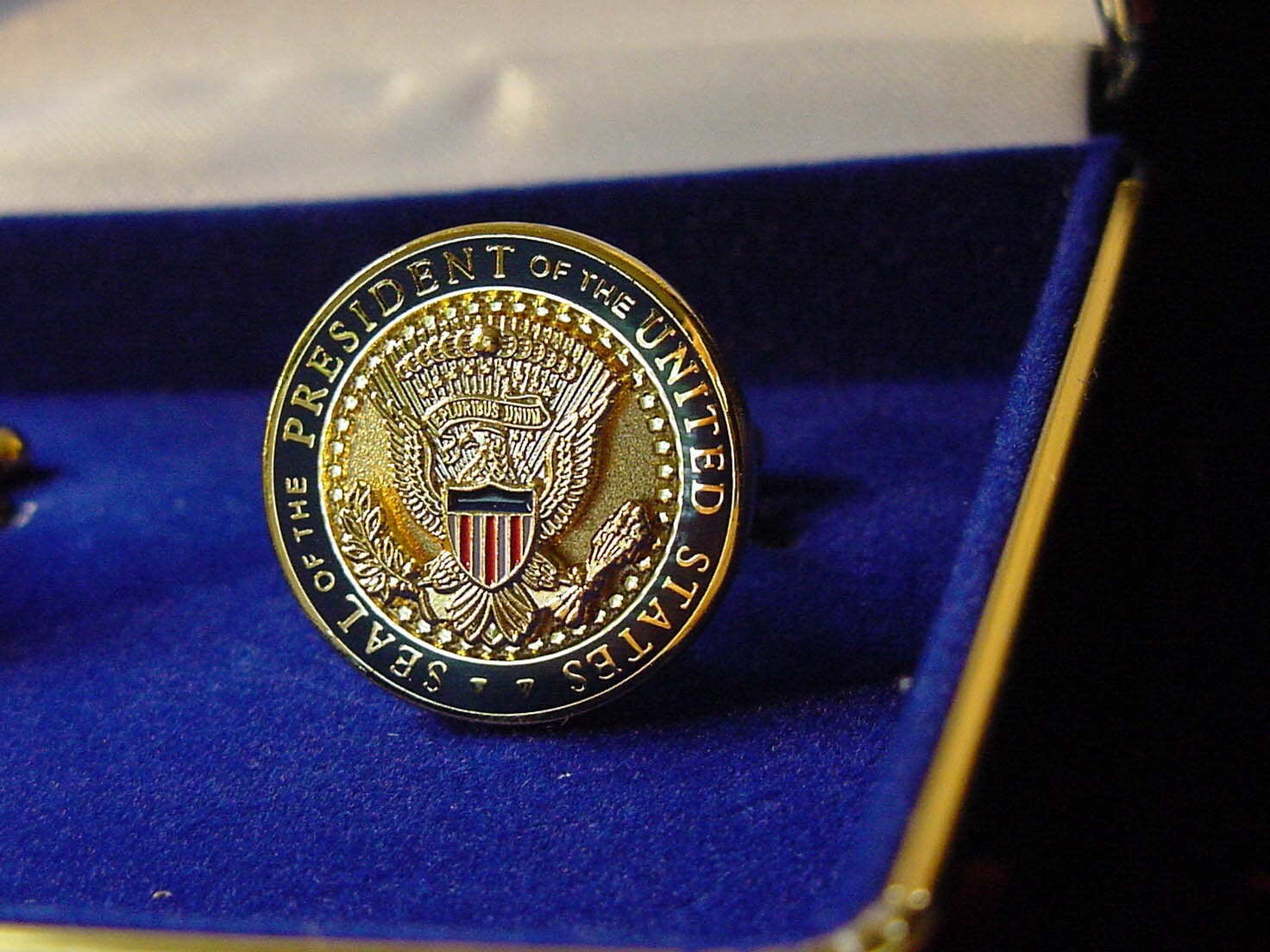 Pair of President Trump Official issued white house staff cufflinks-Free Shippi