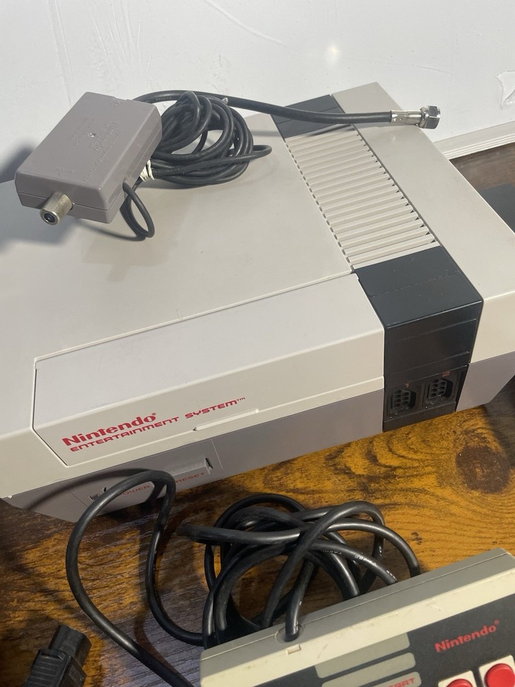 Nintendo NES-001 Console with Controller, Cables, Super Mario Bros Game