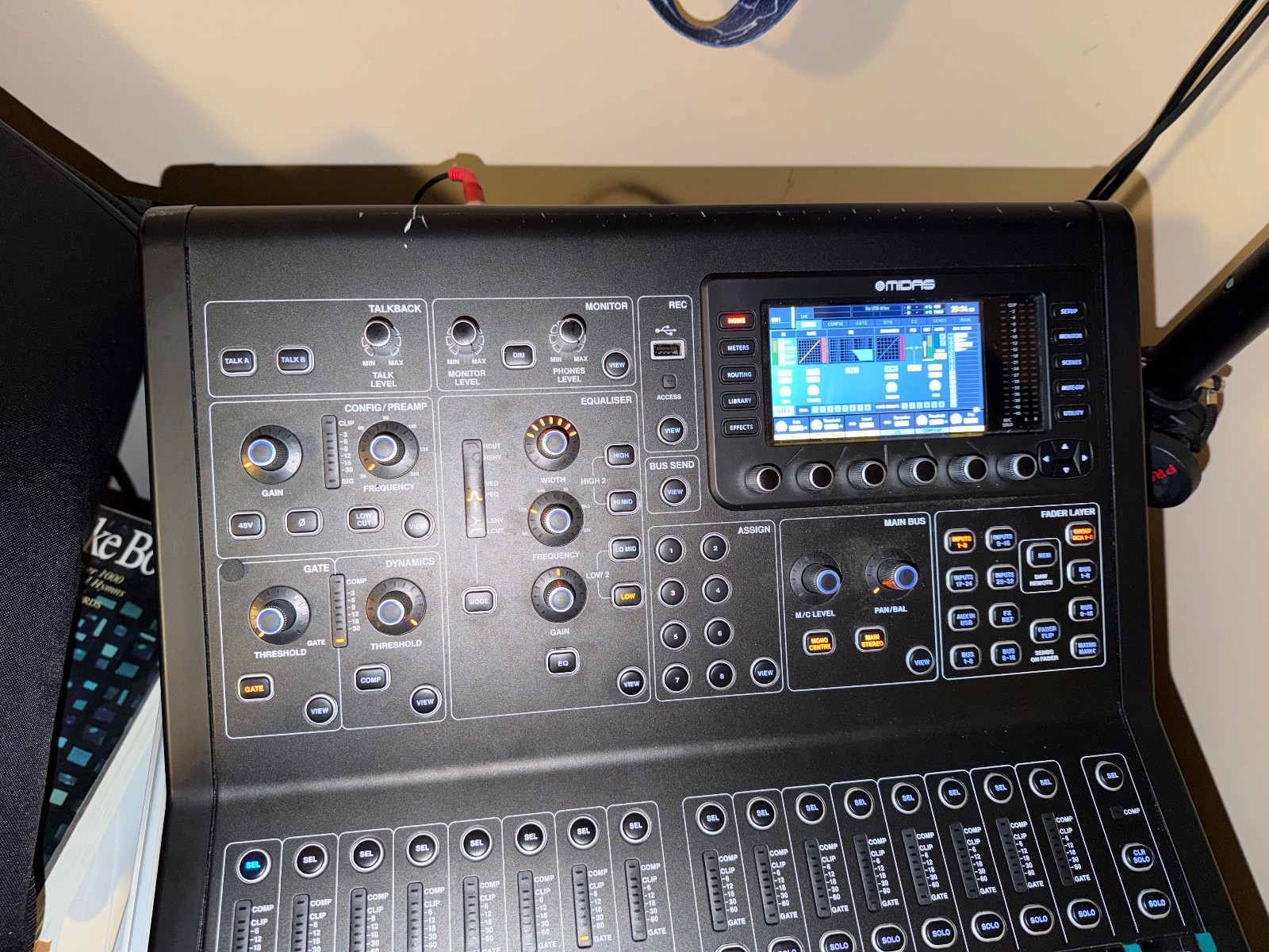 Midas M32R Digital 40 channel Mixer with Gator case and dust cover