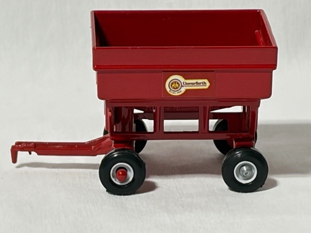 ERTL Unverferth Gravity Feed Wagon, Red, 1/64