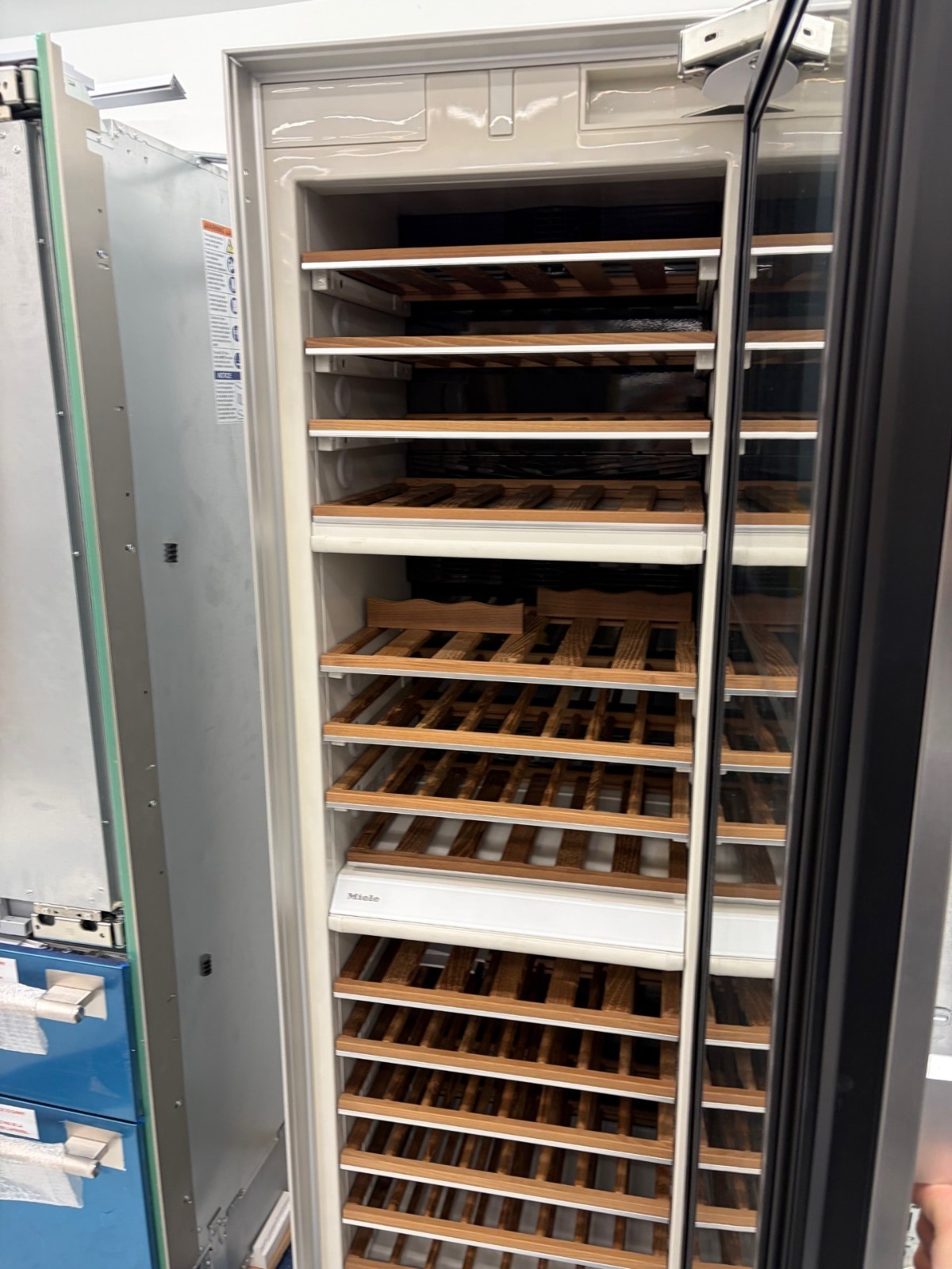 Miele MasterCool Series KWT1603SF 24 Inch Built-in Wine System